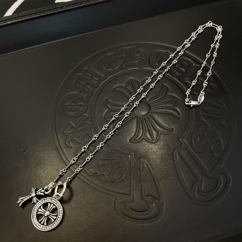 Ch*0me He**ts necklaces